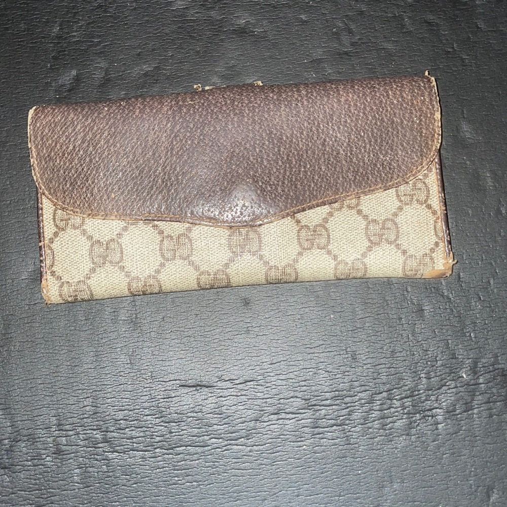 Authentic Gucci wallet